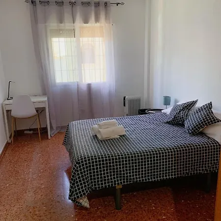 Valdeolleros Homestay *